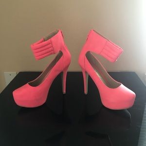 Walk That Run Way Heels